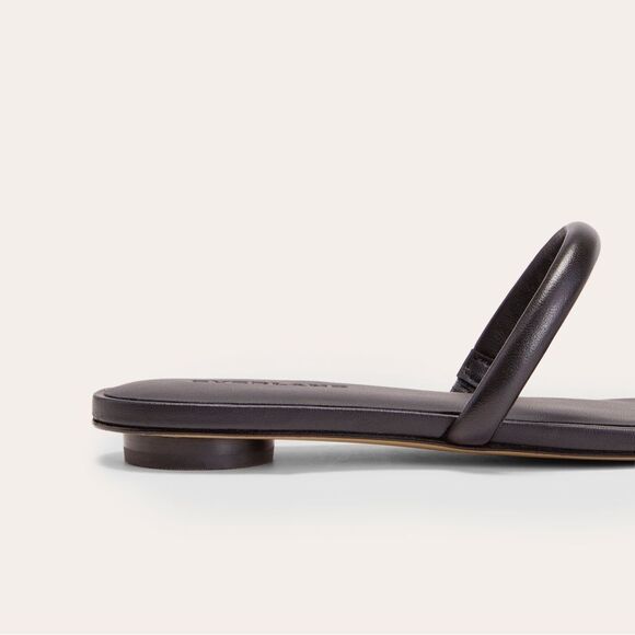 NEW EVERLANE The Double Strap Sandal in black leather - Picture 5 of 6